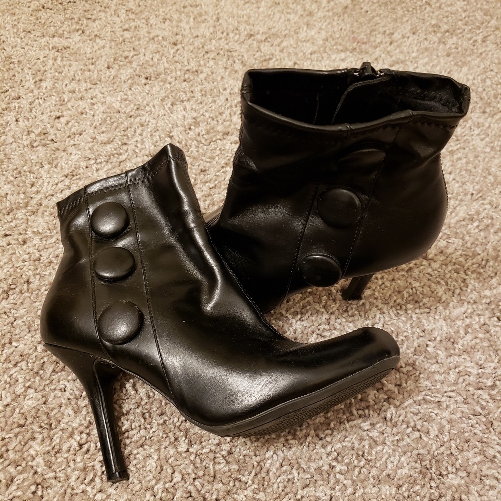 Gently used soft leather ankle boots